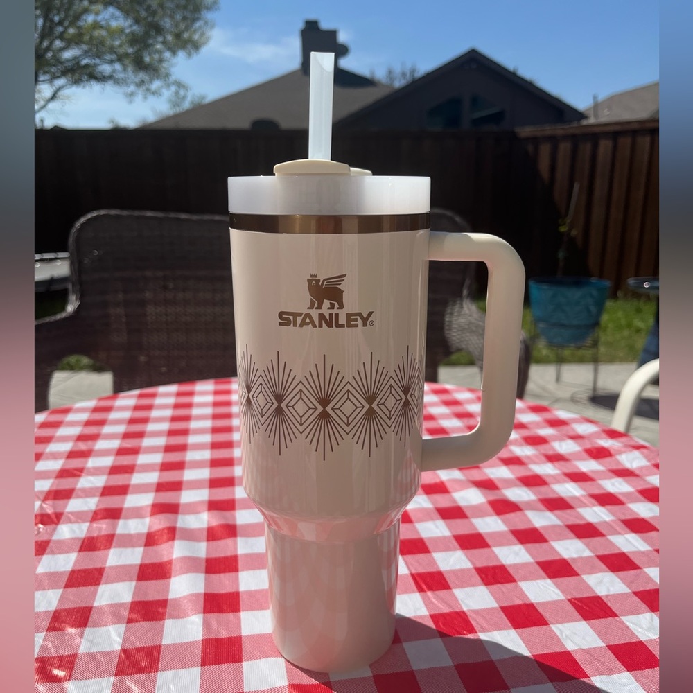 Stanley 40oz cream deco quencher